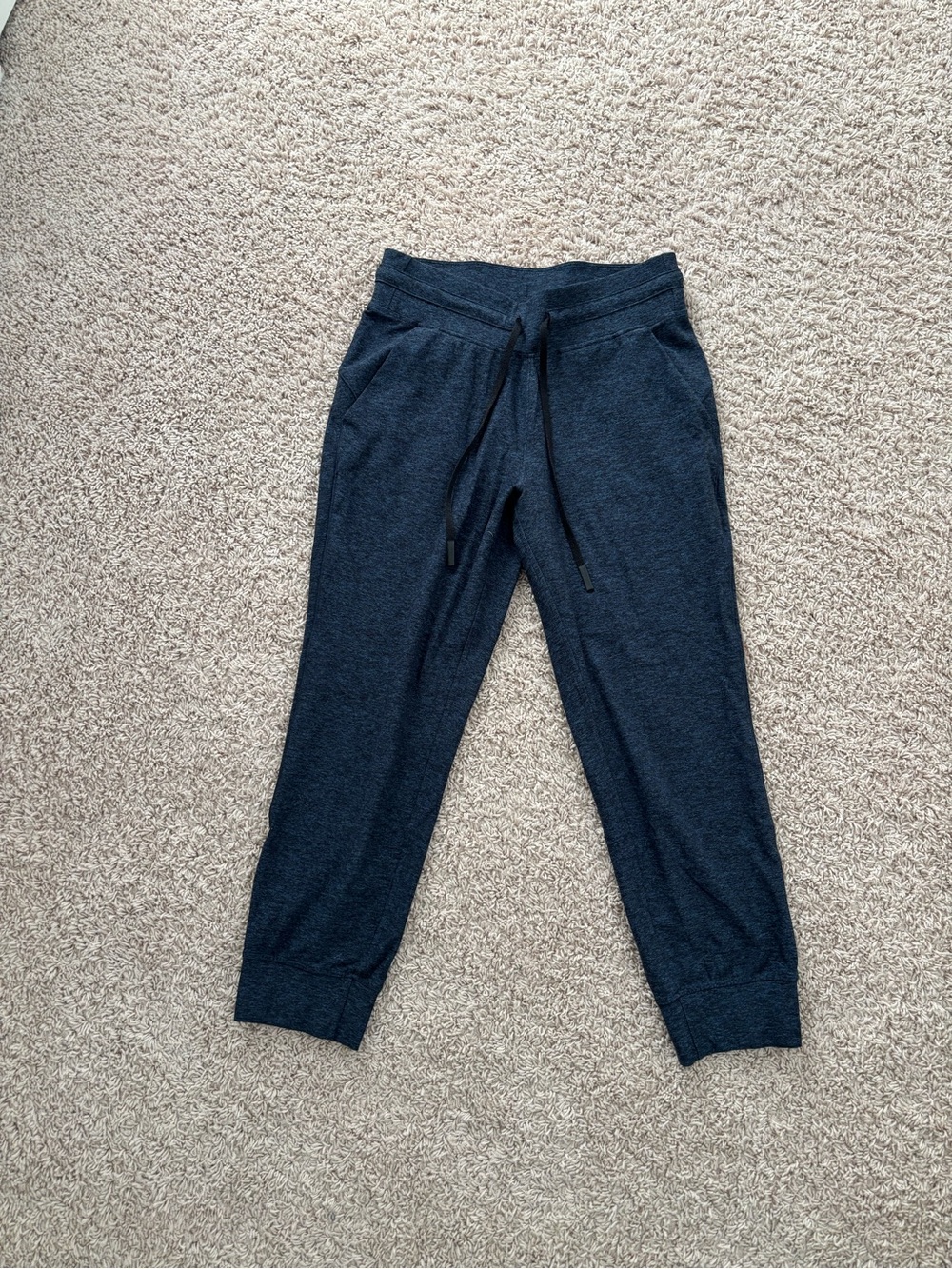 Women’s Lululemon cropped Drawstring Jogger Pants - Navy size 6